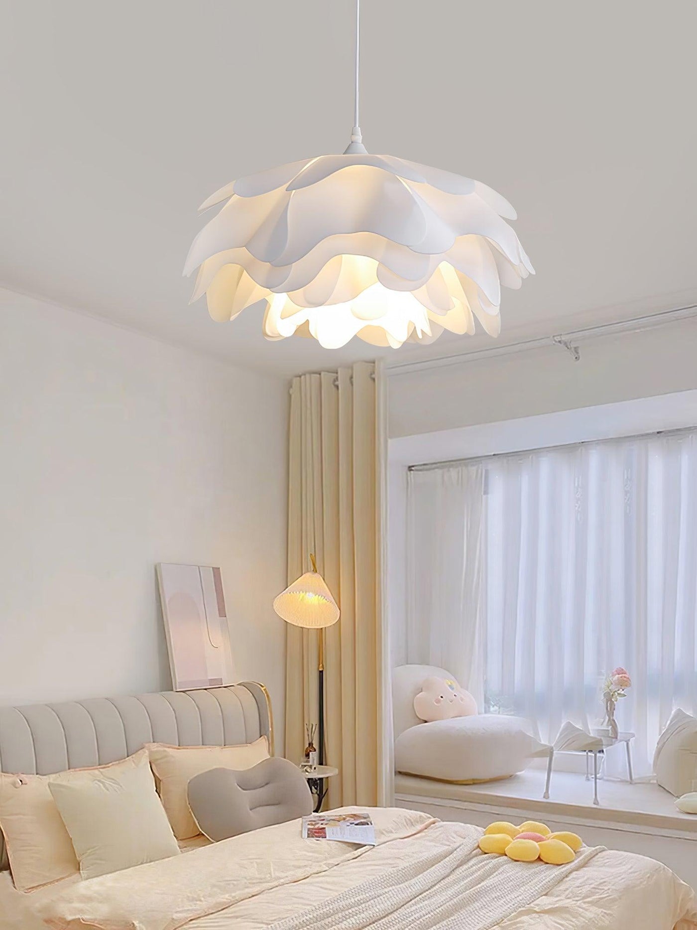White Flower-Shaped Pendant Lamp – LED