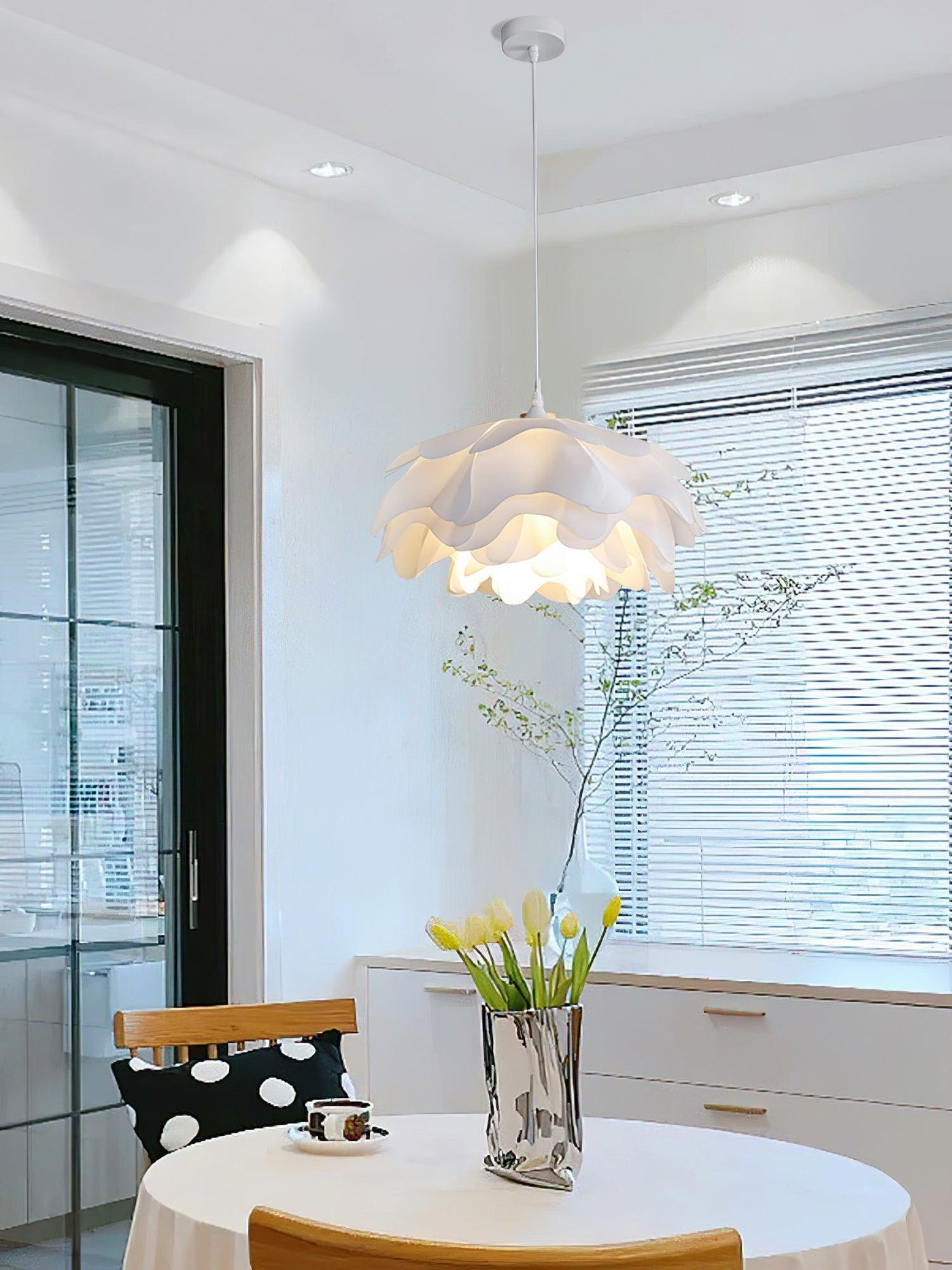 White Flower-Shaped Pendant Lamp – LED