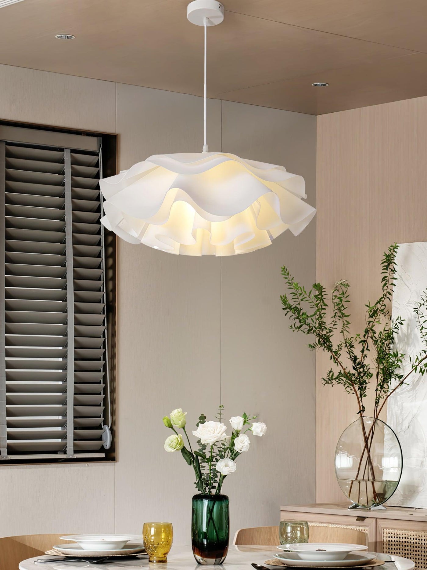 White Flower-Shaped Pendant Lamp – LED